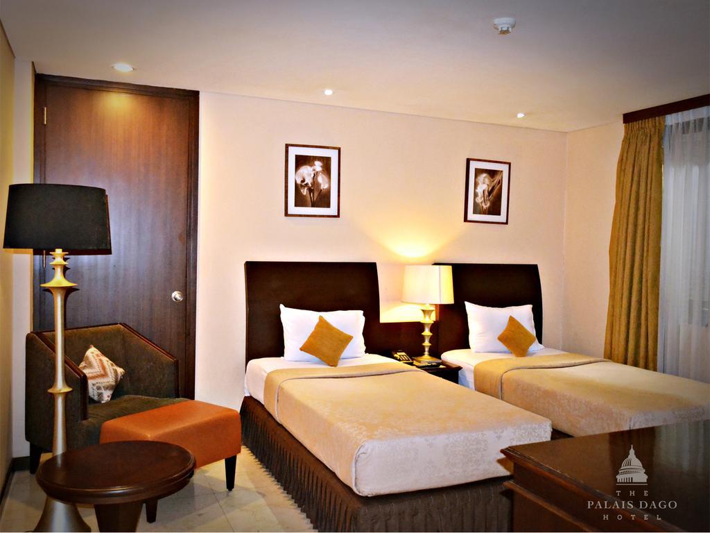 The Palais Hotel Dago Bandung Exterior foto